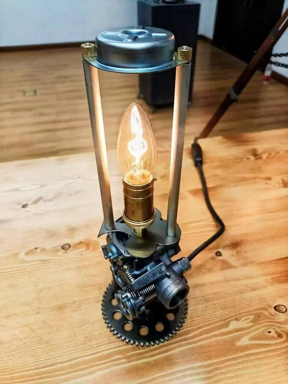 Cyberpunk Style Desk Lamp Hand - огляд і ціна Coffee Tea House